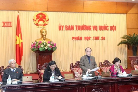 越南国会主席阮生雄主持会议